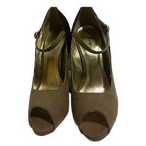 5/$20 X APPEAL HIGH HEELS SIZE 9.5